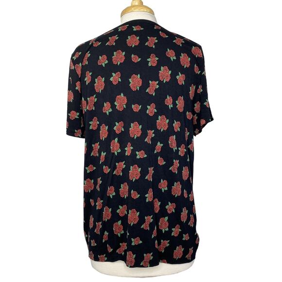 ATTITUDE NOT INCLUDED Black Rose Criss-Cross Tie-front Tee Size 1X Stretch AOP - Picture 2 of 8